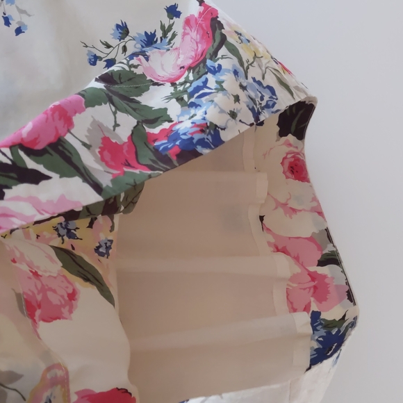 Joules Floral Skirt, Size 4, Cream and Floral, Lined, Pockets, Pleats - Picture 6 of 6